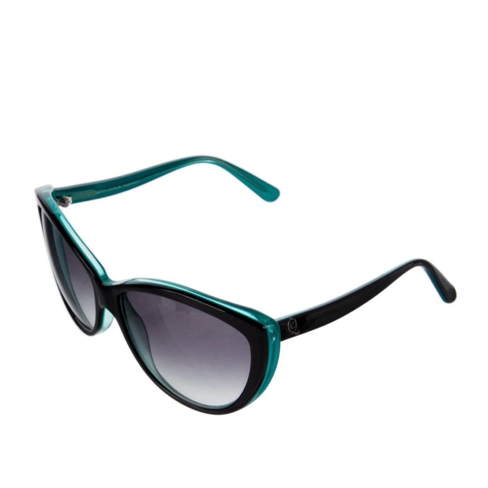 Alexander McQueen
Cat-Eye Gradient Sunglasses